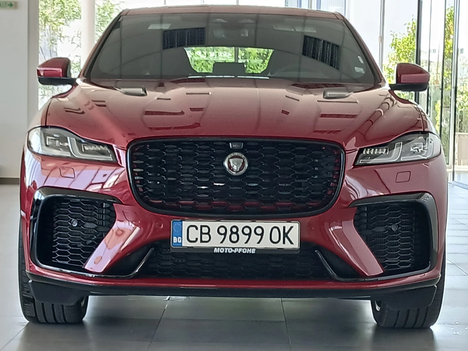 Jaguar F-PACE SVR