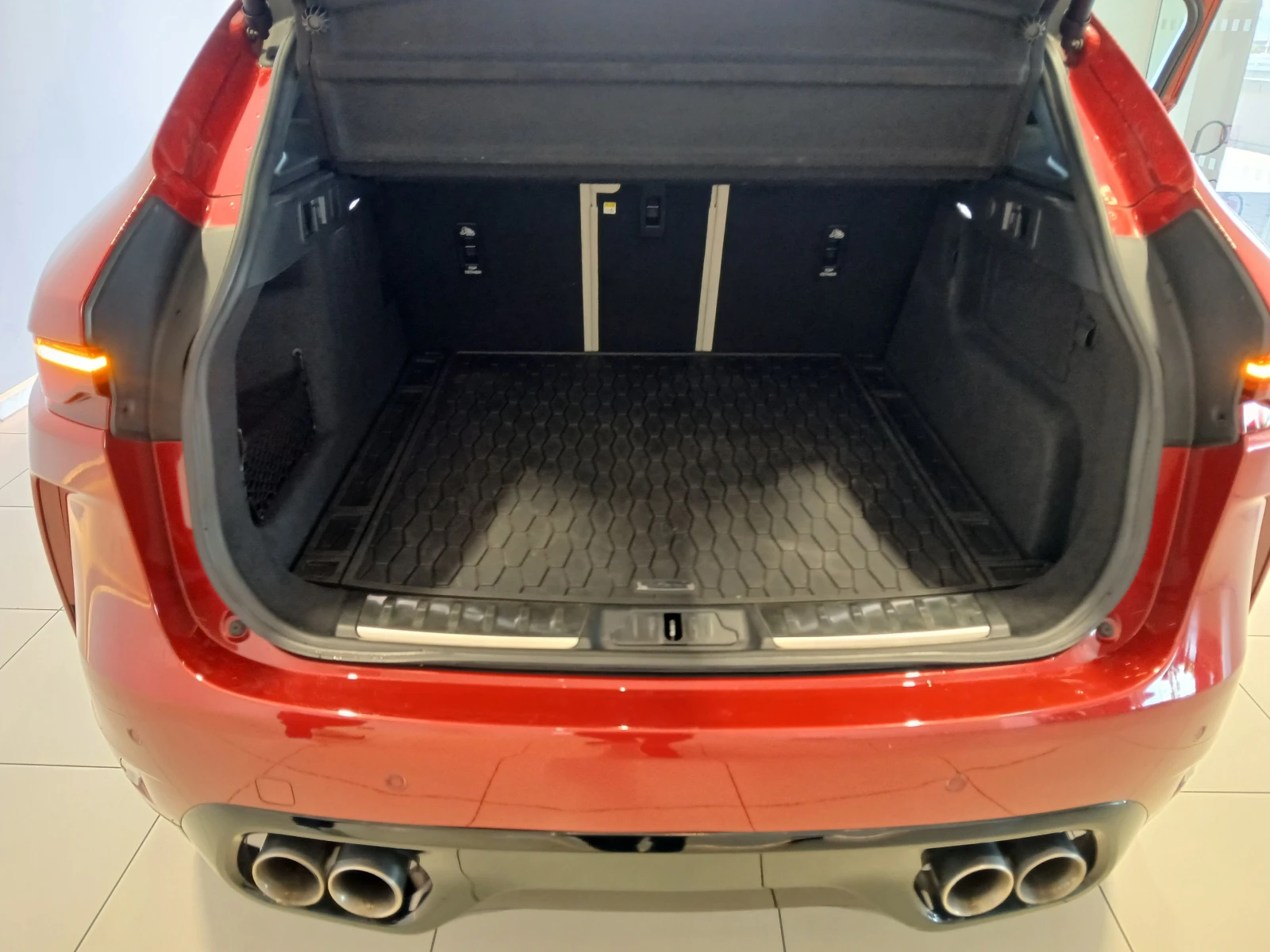Jaguar F-PACE SVR, снимка 8 - Автомобили и джипове - 55437795