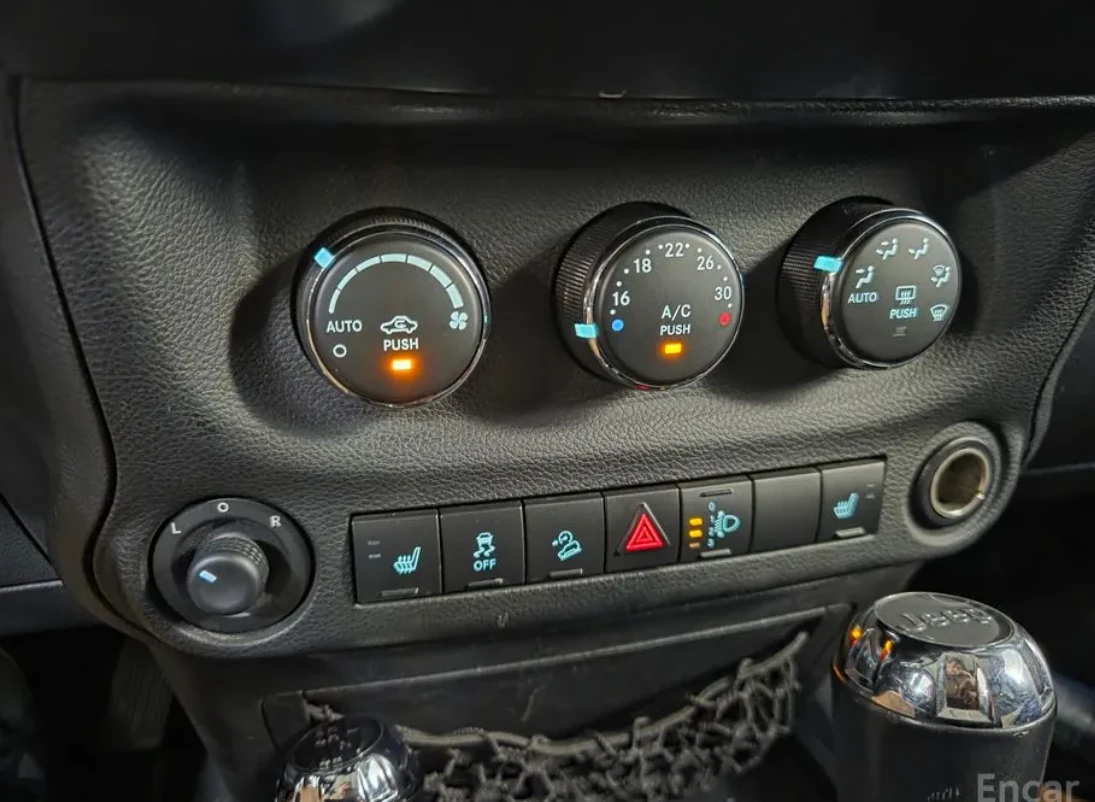 Jeep Wrangler 70th ANNIVERSARY | ПОДГРЕВИ | НОВИ ГУМИ, снимка 10 - Автомобили и джипове - 55502875