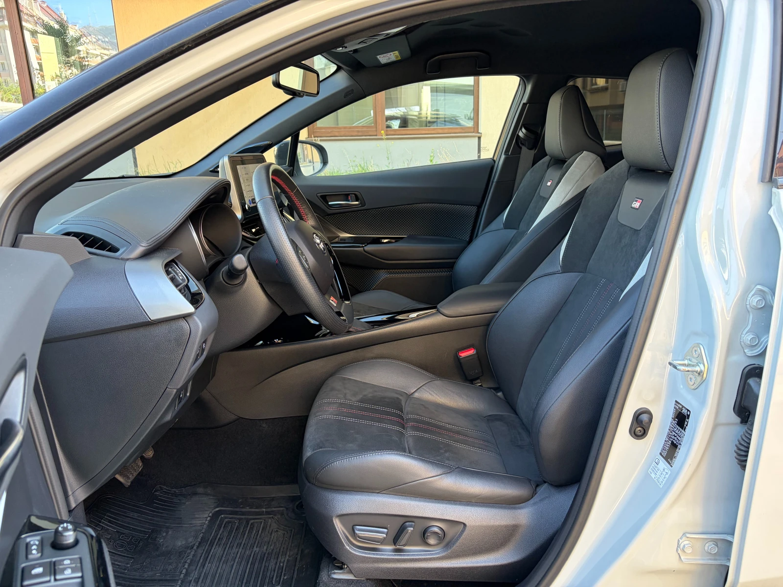 Toyota C-HR 2.0 HSD GR Sport- в Гаранция, снимка 5 - Автомобили и джипове - 55510262