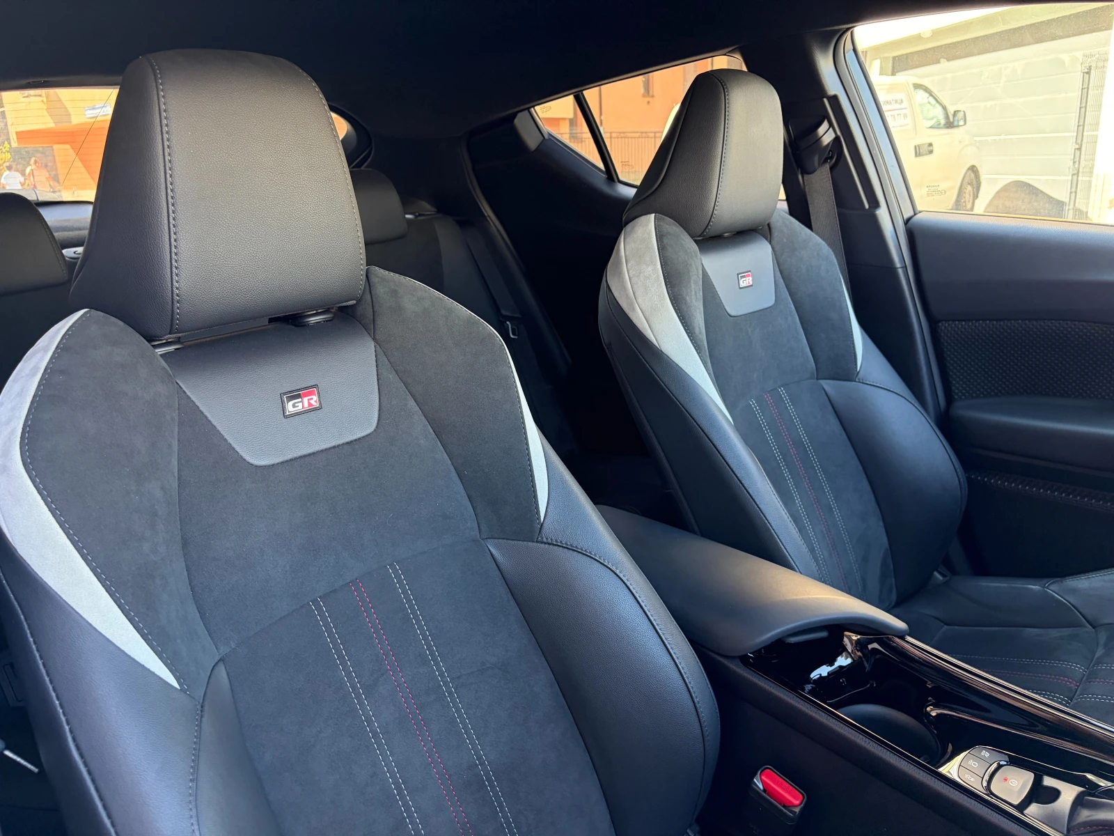 Toyota C-HR 2.0 HSD GR Sport- в Гаранция, снимка 16 - Автомобили и джипове - 55510262