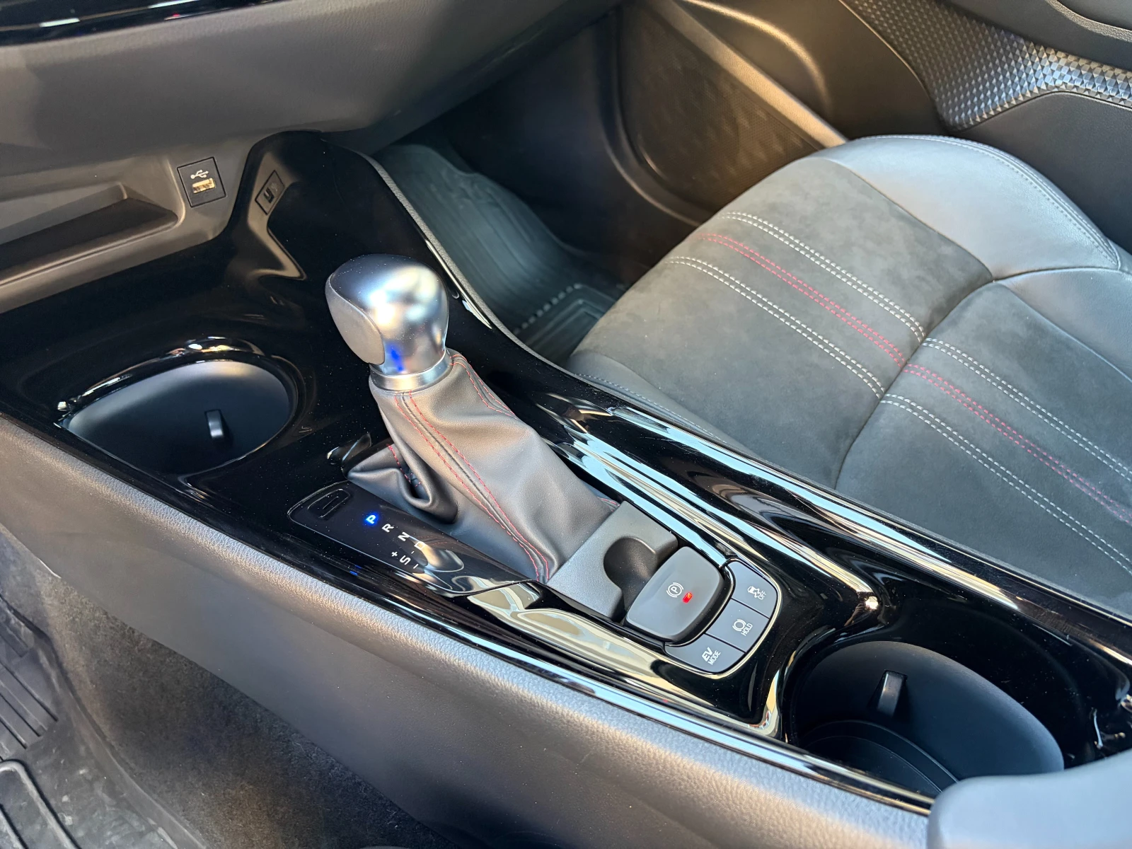Toyota C-HR 2.0 HSD GR Sport- в Гаранция, снимка 12 - Автомобили и джипове - 55510262