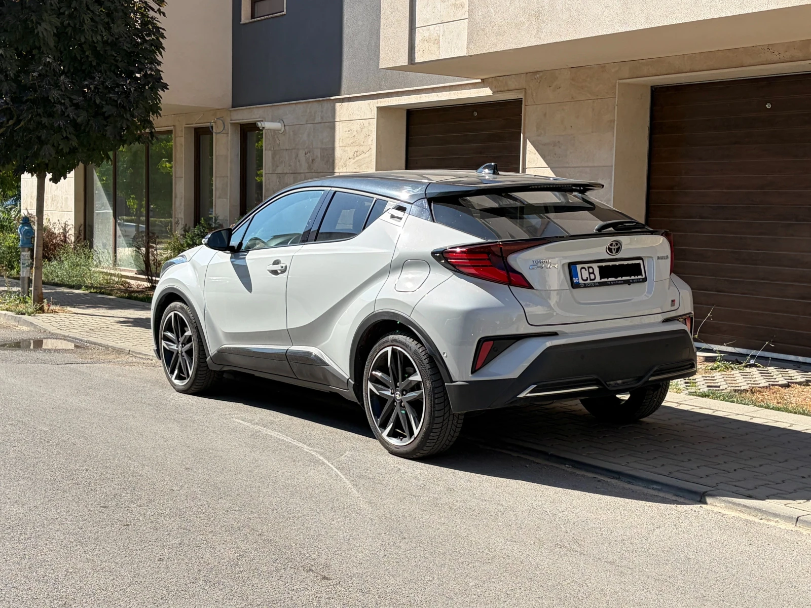 Toyota C-HR 2.0 HSD GR Sport- в Гаранция, снимка 3 - Автомобили и джипове - 55510262