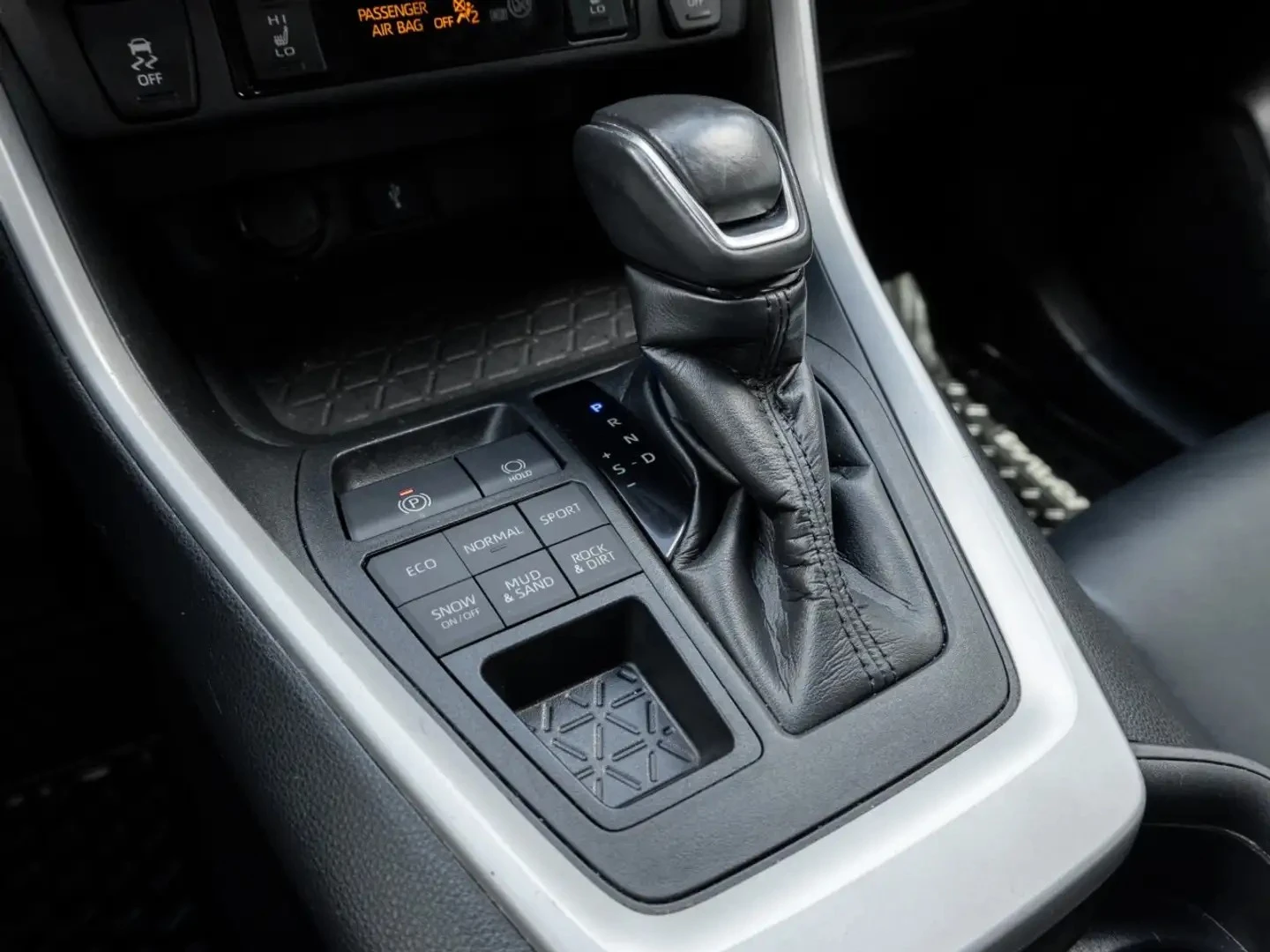 Toyota Rav4 XLE ЦЕНА ДО БЪЛГАРИЯ АВТОКРЕДИТ, снимка 13 - Автомобили и джипове - 55772284