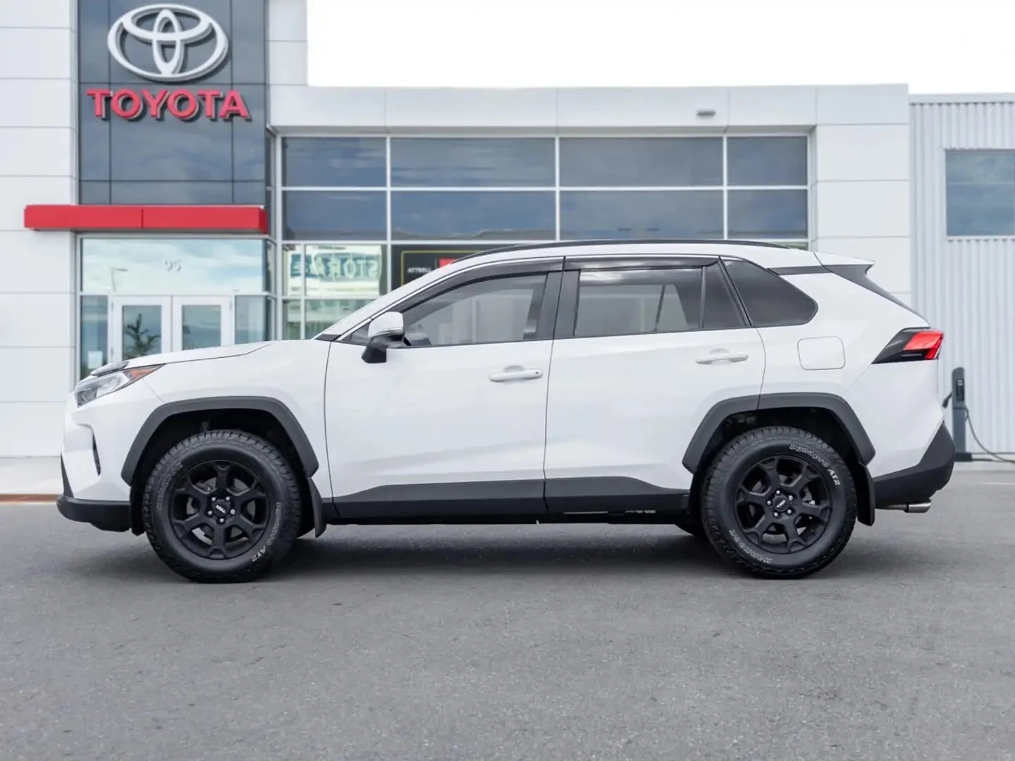 Toyota Rav4 XLE ЦЕНА ДО БЪЛГАРИЯ АВТОКРЕДИТ, снимка 3 - Автомобили и джипове - 55772284
