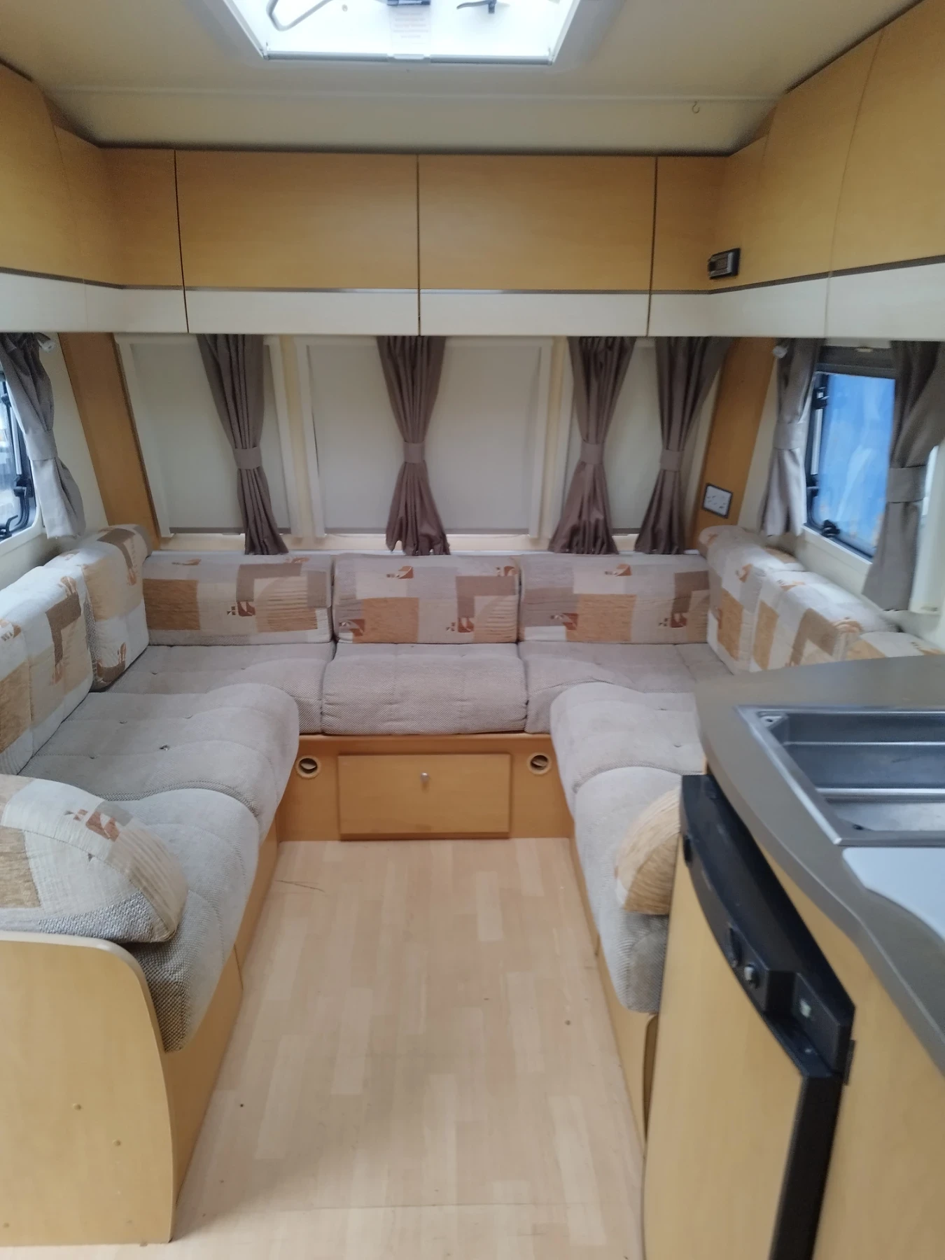 Каравана Bailey Pegasus, снимка 5 - Каравани и кемпери - 53931383