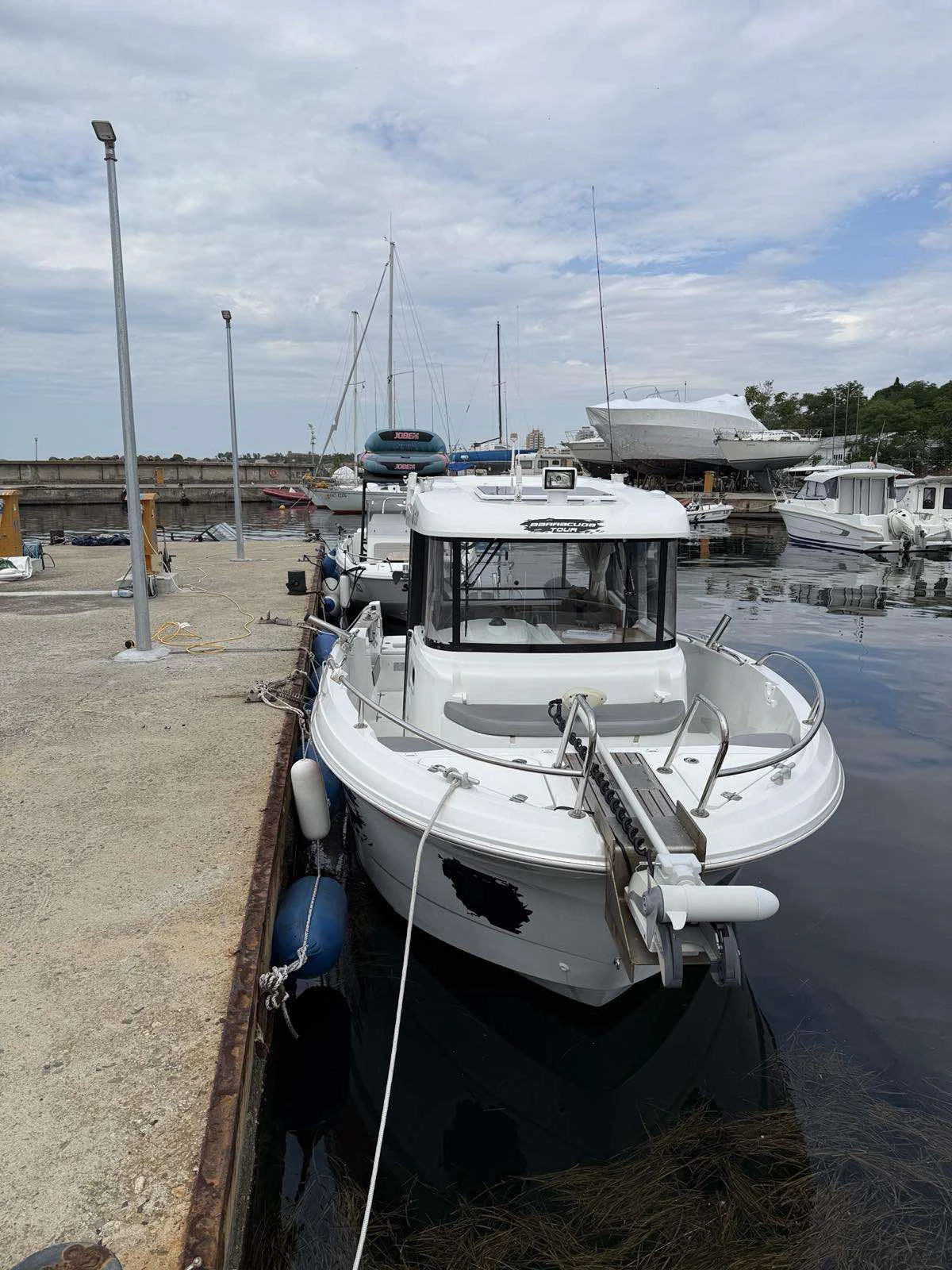 Моторна яхта Beneteau Barracuda - изображение 9