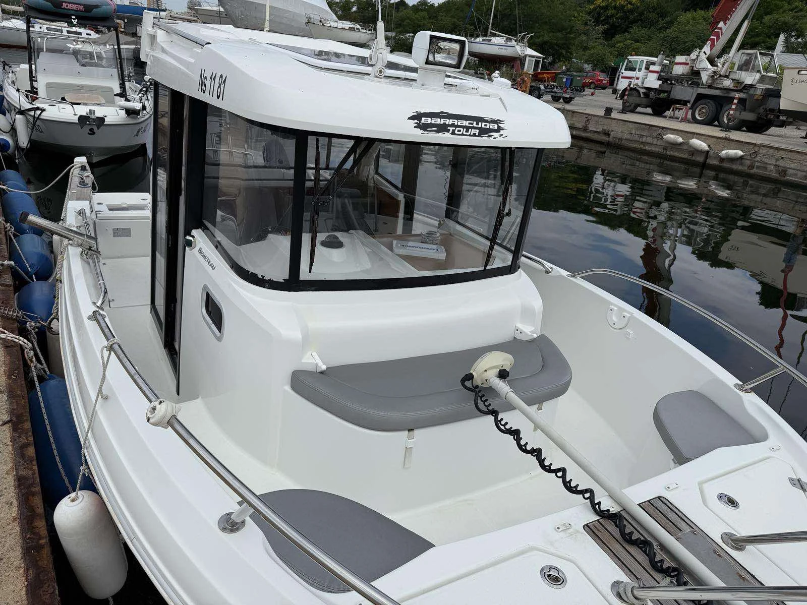 Моторна яхта Beneteau Barracuda - изображение 4