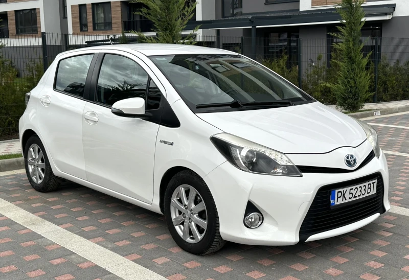 Toyota Yaris Yaris III 1.5 Hybrid, снимка 3 - Автомобили и джипове - 47190040