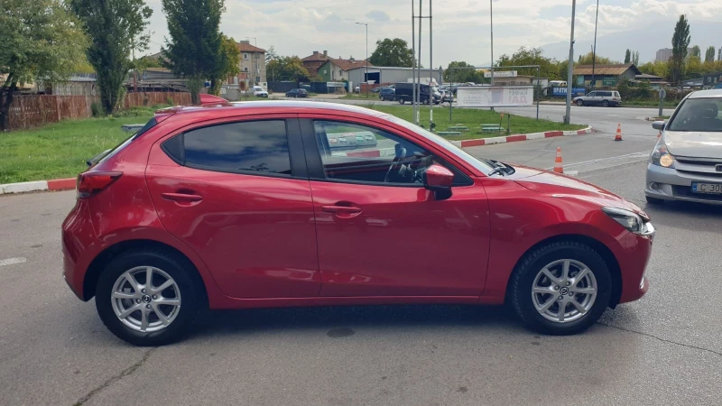 Mazda 2 УНИКАТ-1.5i-32000 ХИЛ.КМ.АВТОМАТ-НОВА КОЛА, снимка 6 - Автомобили и джипове - 47546149