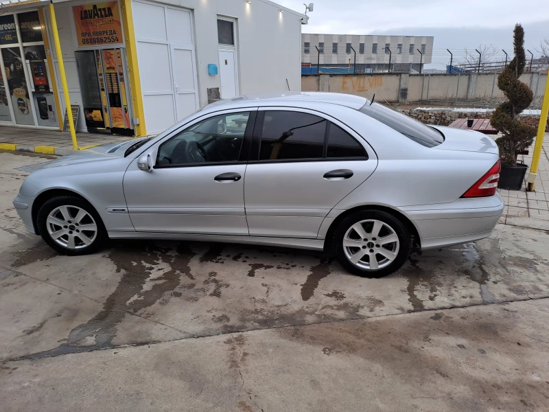 Mercedes-Benz C 180, снимка 4 - Автомобили и джипове - 48906483