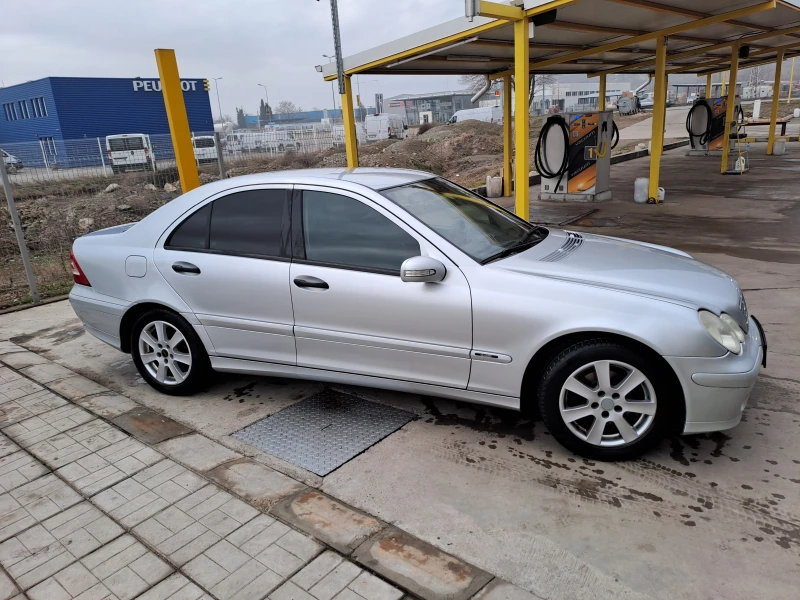 Mercedes-Benz C 180, снимка 2 - Автомобили и джипове - 48906483