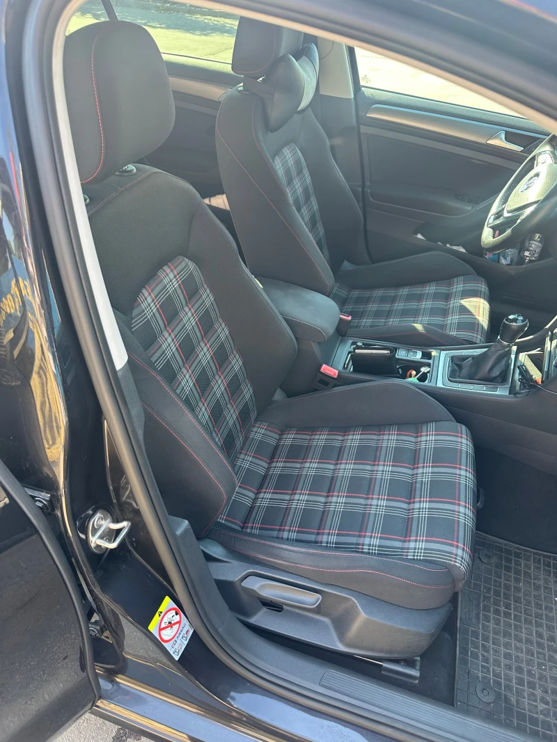 VW Golf, снимка 12 - Автомобили и джипове - 51011348