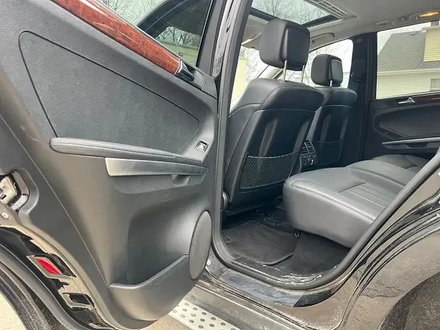 Mercedes-Benz ML 550 * * CARFAX * * АВТО КРЕДИТ * * , снимка 14 - Автомобили и джипове - 52916227