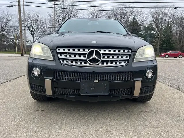 Mercedes-Benz ML 550 * * CARFAX * * АВТО КРЕДИТ * * , снимка 2 - Автомобили и джипове - 52916227