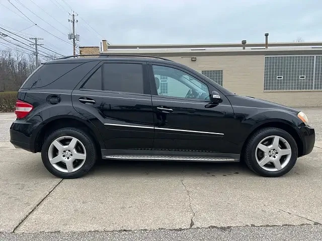 Mercedes-Benz ML 550 * * CARFAX * * АВТО КРЕДИТ * * , снимка 4 - Автомобили и джипове - 52916227