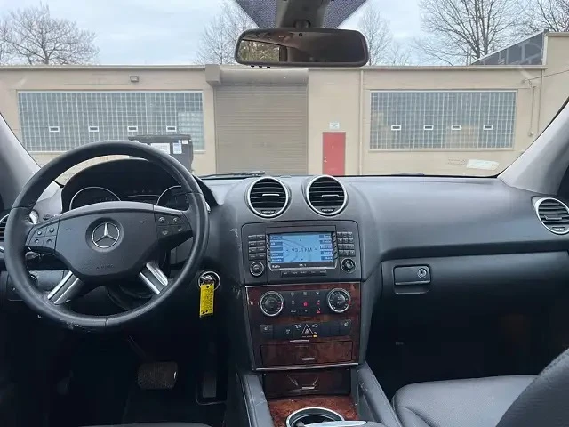 Mercedes-Benz ML 550 * * CARFAX * * АВТО КРЕДИТ * * , снимка 10 - Автомобили и джипове - 52916227