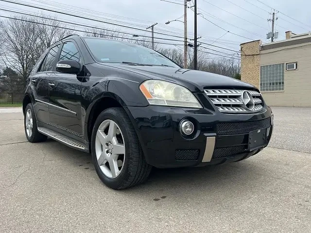 Mercedes-Benz ML 550 * * CARFAX * * АВТО КРЕДИТ * * , снимка 3 - Автомобили и джипове - 52916227