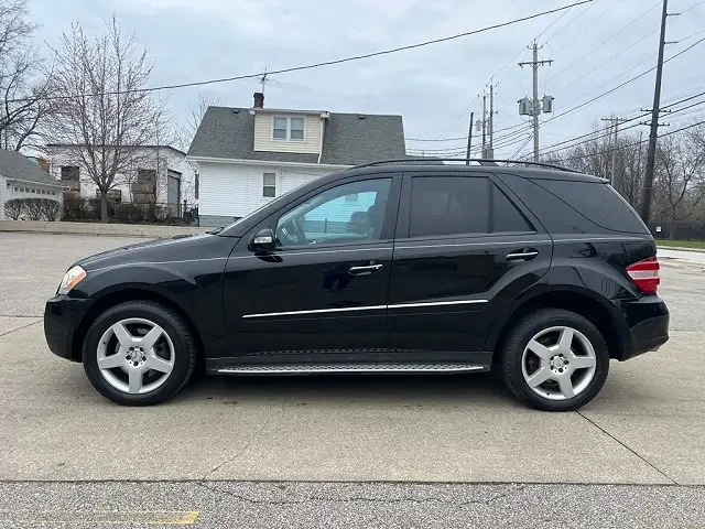 Mercedes-Benz ML 550 * * CARFAX * * АВТО КРЕДИТ * * , снимка 8 - Автомобили и джипове - 52916227
