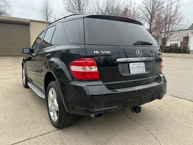 Mercedes-Benz ML 550 * * CARFAX * * АВТО КРЕДИТ * * , снимка 7 - Автомобили и джипове - 52916227
