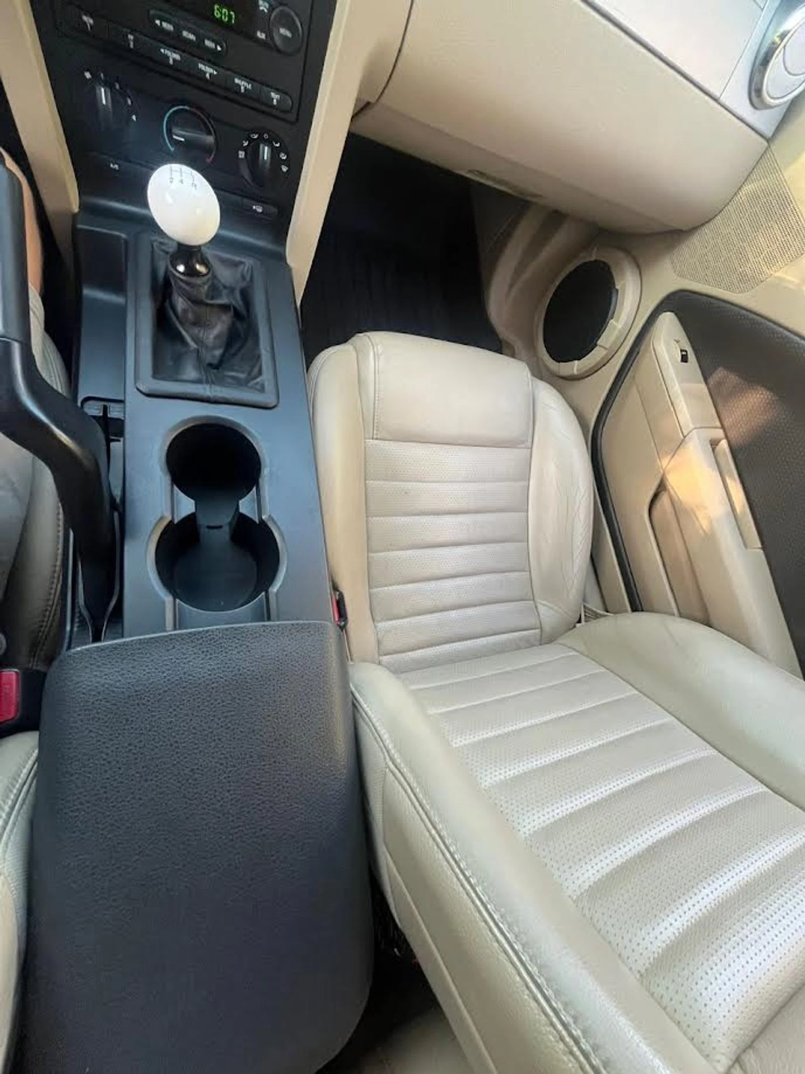 Ford Mustang GT Deluxe 2dr Cpe CARFAX    | Mobile.bg   4