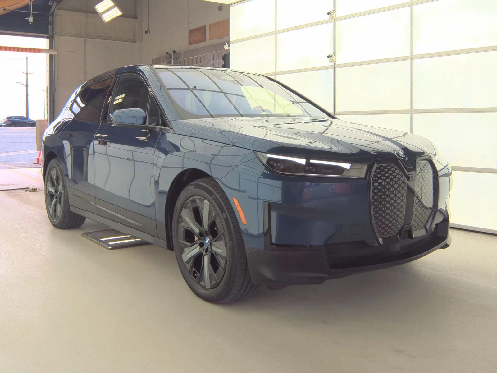 BMW iX xDrive50 | Mobile.bg � ����������� 3