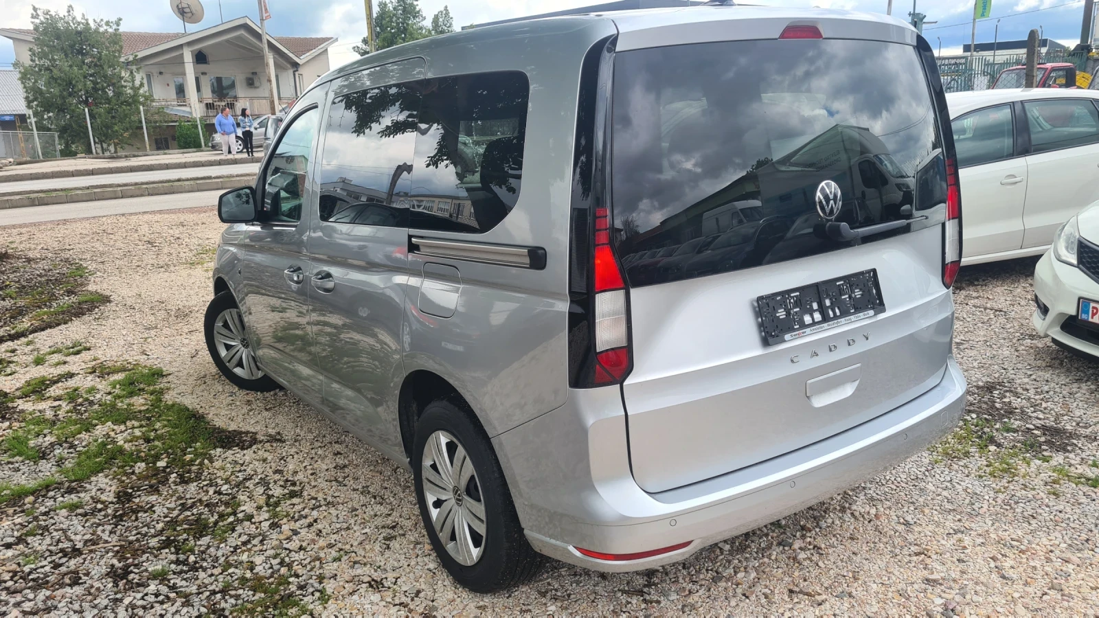 VW Caddy 2.0TDI 122kc Automat, снимка 3 - Автомобили и джипове - 55067375