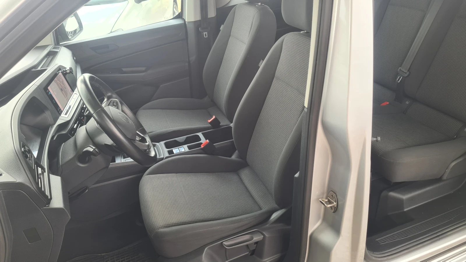 VW Caddy 2.0TDI 122kc Automat, снимка 8 - Автомобили и джипове - 55067375