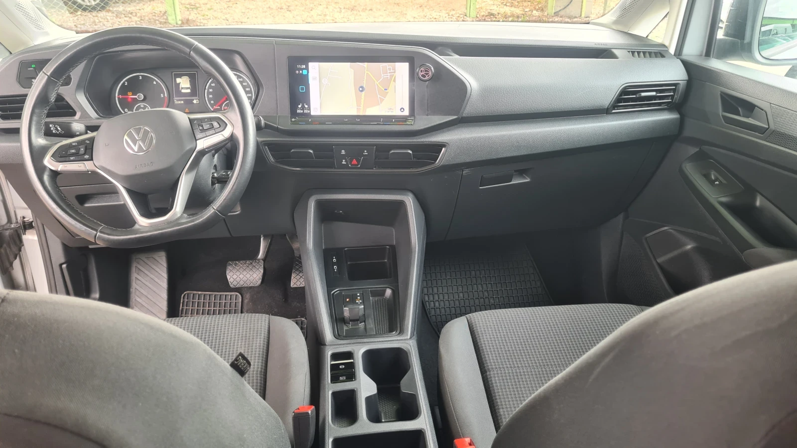 VW Caddy 2.0TDI 122kc Automat, снимка 6 - Автомобили и джипове - 55067375