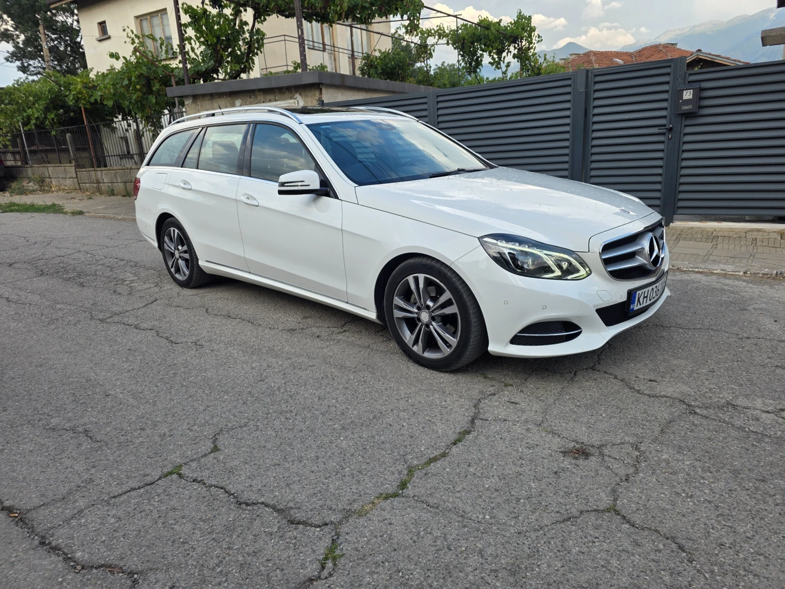 Mercedes-Benz E 220, снимка 4 - Автомобили и джипове - 55930468