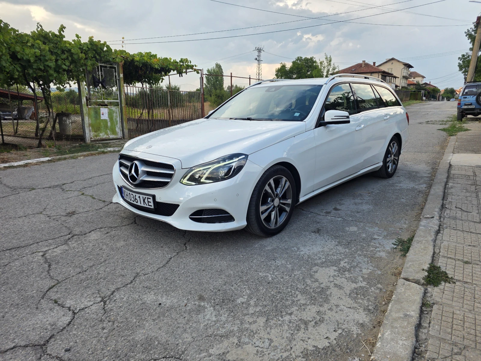 Mercedes-Benz E 220, снимка 5 - Автомобили и джипове - 55930468