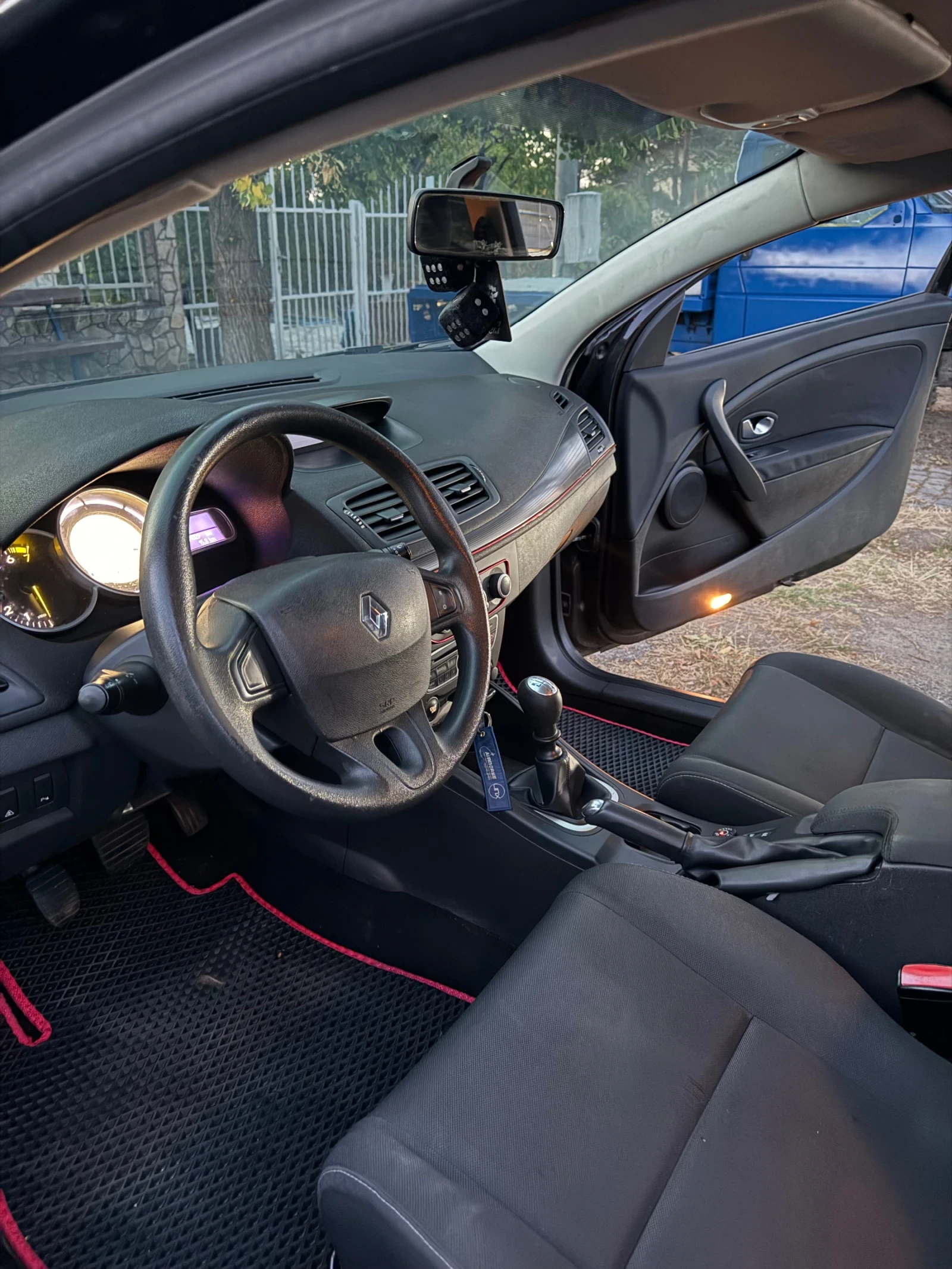 Renault Megane 3  1. 6 16V   2009 г. | 231 000 км | Газ, снимка 8 - Автомобили и джипове - 55935383