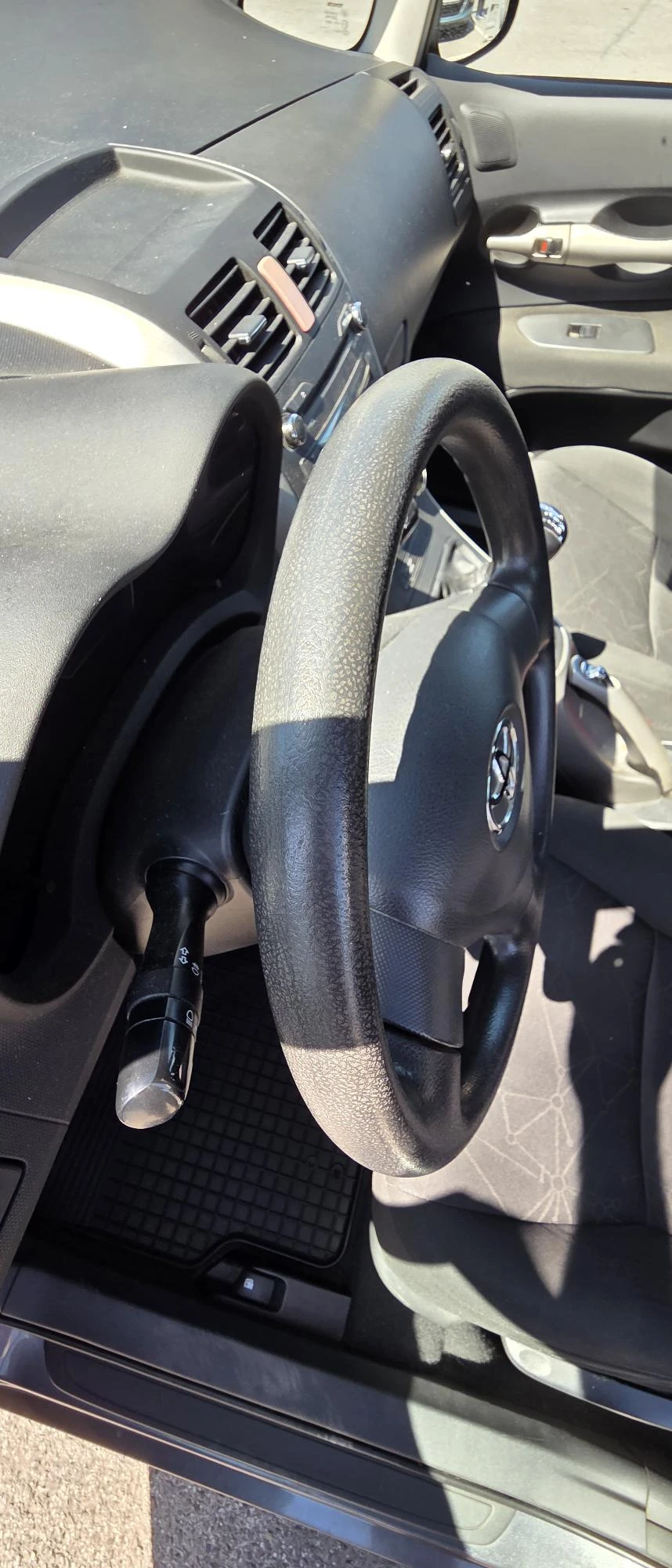 Toyota Auris 1.4I 16V TERRA, снимка 10 - Автомобили и джипове - 56067770