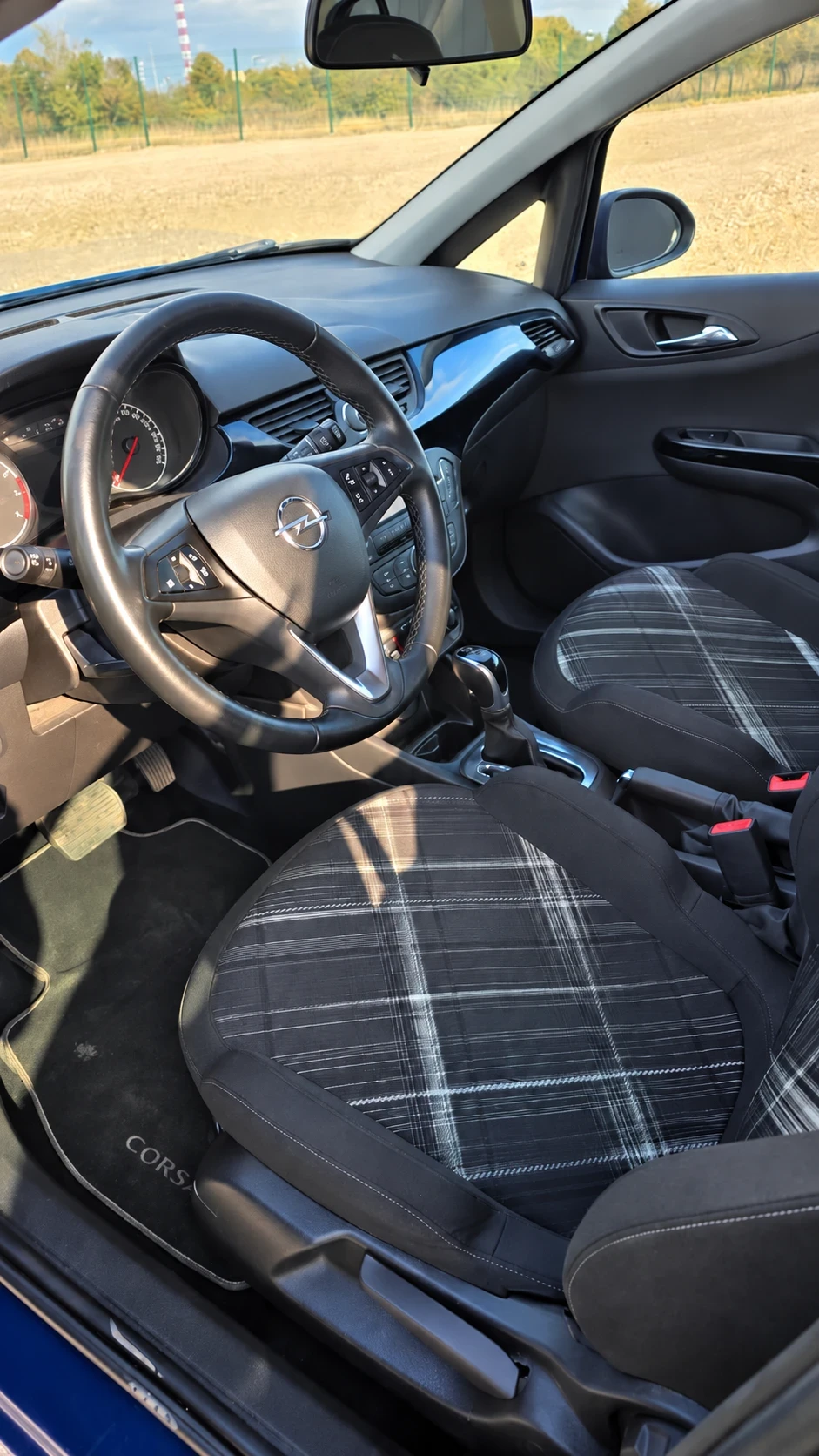 Opel Corsa 1.4 автоматик, снимка 10 - Автомобили и джипове - 56273990