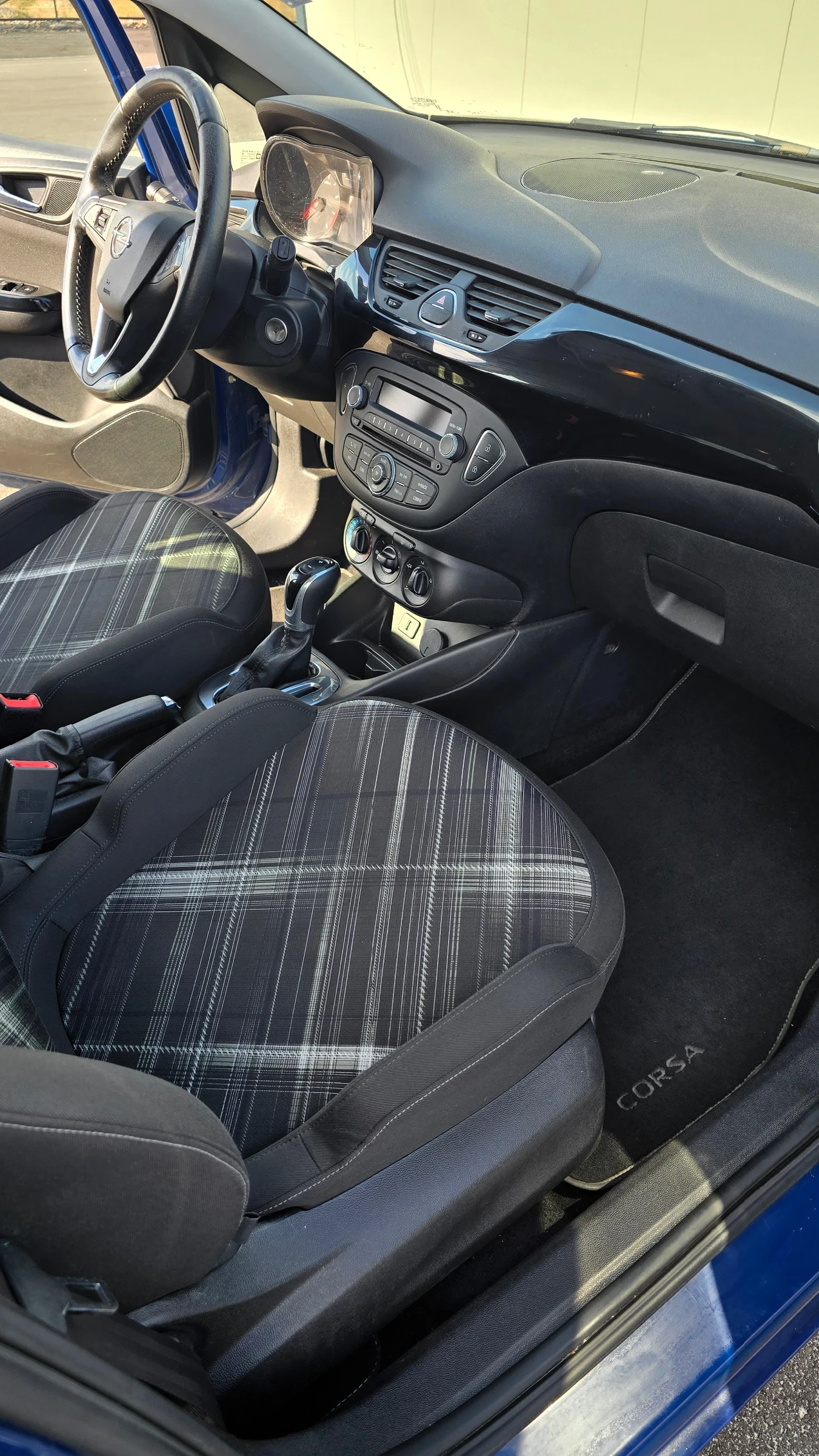 Opel Corsa 1.4 автоматик, снимка 15 - Автомобили и джипове - 56273990