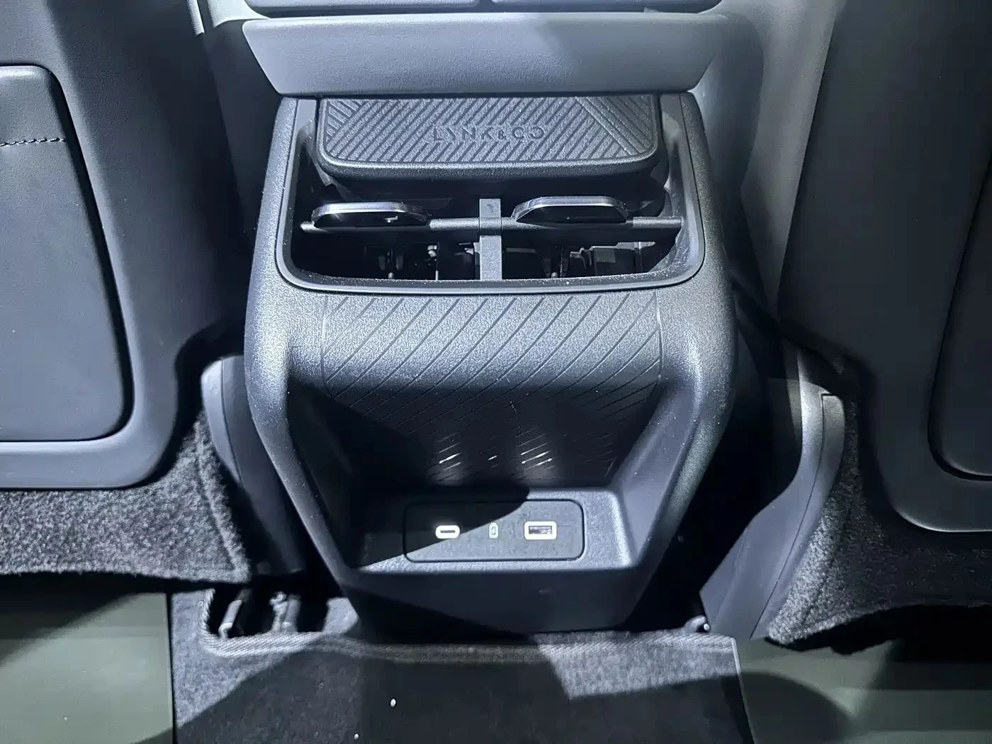 LynkCo 08, снимка 14 - Автомобили и джипове - 56689855