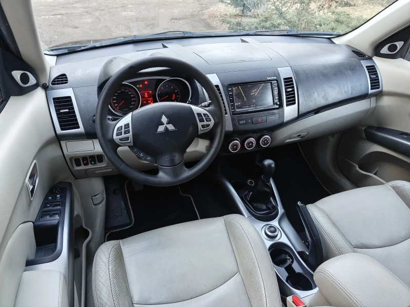 Mitsubishi Outlander 2.4 4x4 GAS, снимка 7 - Автомобили и джипове - 49118355