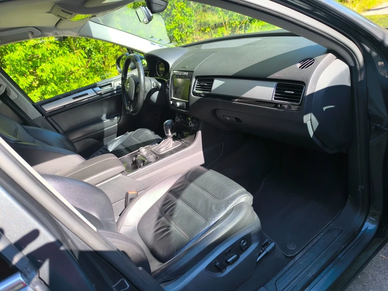VW Touareg 3.0 TDI BLUMOTION, снимка 8 - Автомобили и джипове - 51826974