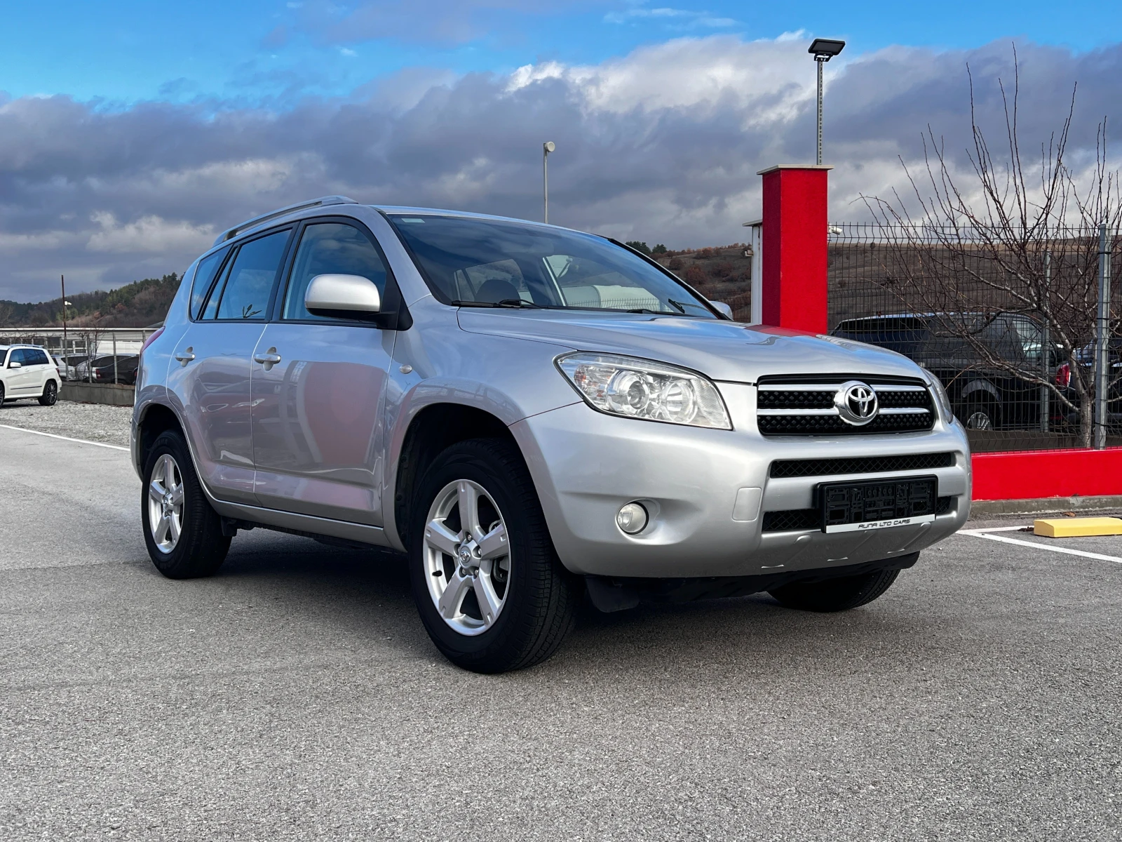 Toyota Rav4 2.0VVTi 4x4 111000km ОБСЛУЖЕН KATO HOBA - изображение 3