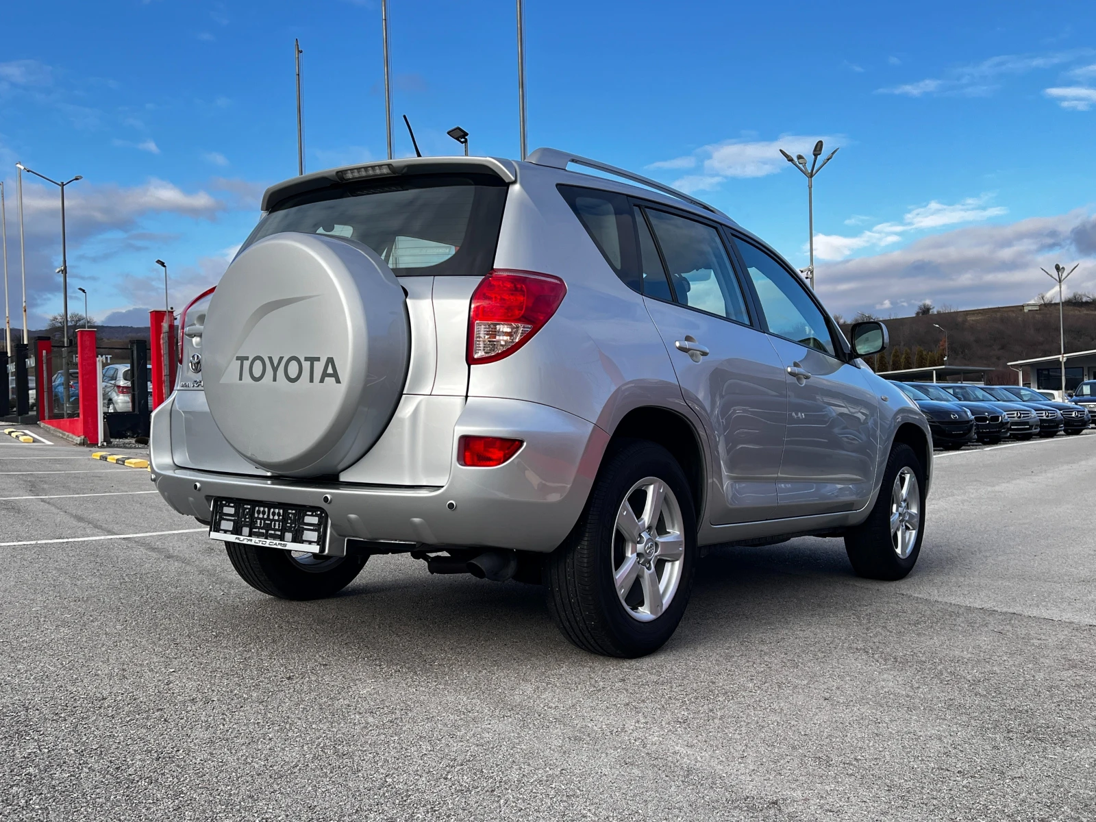 Toyota Rav4 2.0VVTi 4x4 111000km ОБСЛУЖЕН KATO HOBA - изображение 4