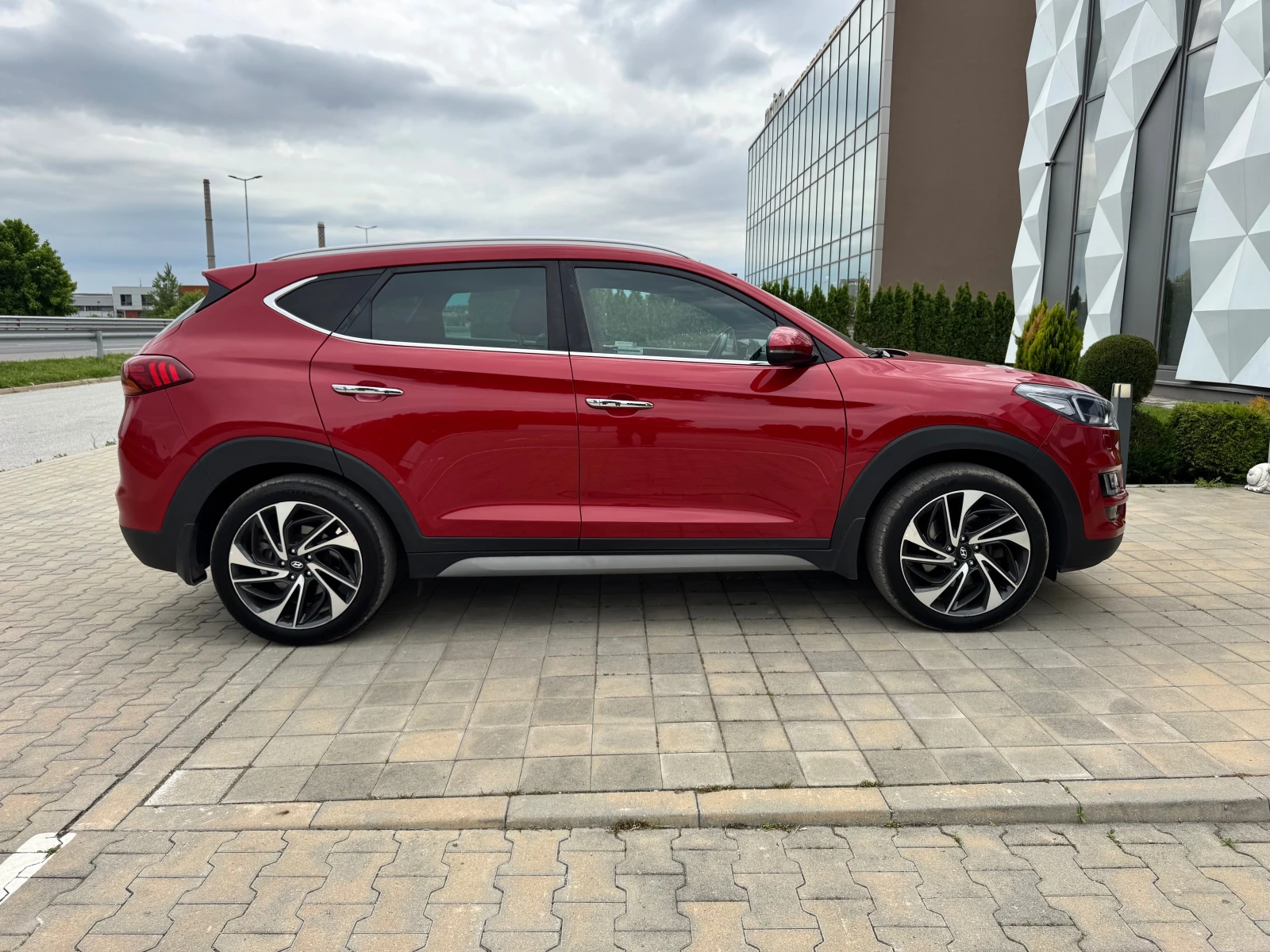 Hyundai Tucson PREMIUM-4X4-ОБДУХВАНЕ-360-КАМЕРИ-КАМЕРА-ПАМЕТ - изображение 4
