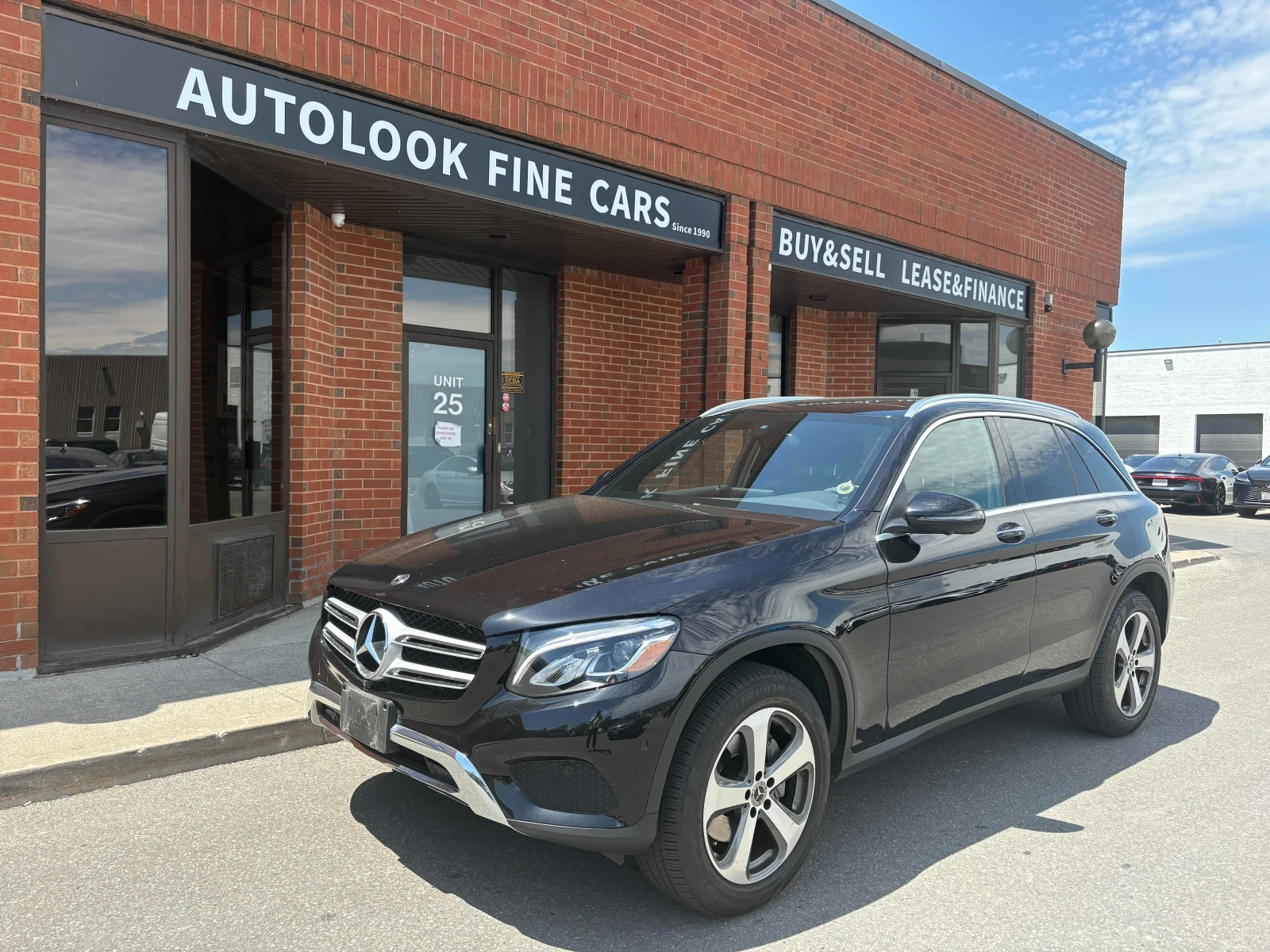 Mercedes-Benz GLC 300 2 КЛЮЧА * ПАНОРАМА * CARFAX * АВТО КРЕДИТ * 