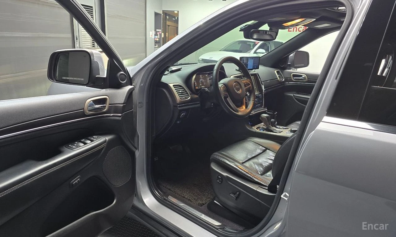 Jeep Grand cherokee 3.6* V6* 8ZF* ПОДГРЕВ* ОБДУХВАНЕ* КАМЕРА* МЪРТВА* , снимка 6 - Автомобили и джипове - 54730376
