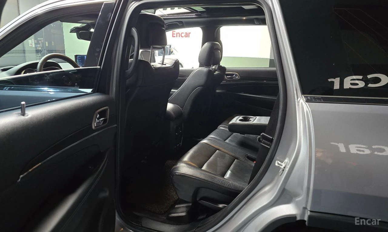 Jeep Grand cherokee 3.6* V6* 8ZF* ПОДГРЕВ* ОБДУХВАНЕ* КАМЕРА* МЪРТВА* , снимка 15 - Автомобили и джипове - 54730376