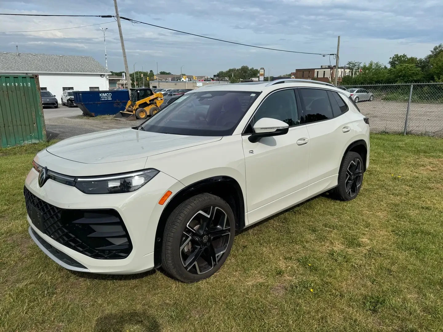 VW Tiguan R-LINE* HIGHLINE * AвтоКредит * (ЦЕНА ДО БГ), снимка 2 - Автомобили и джипове - 54895761