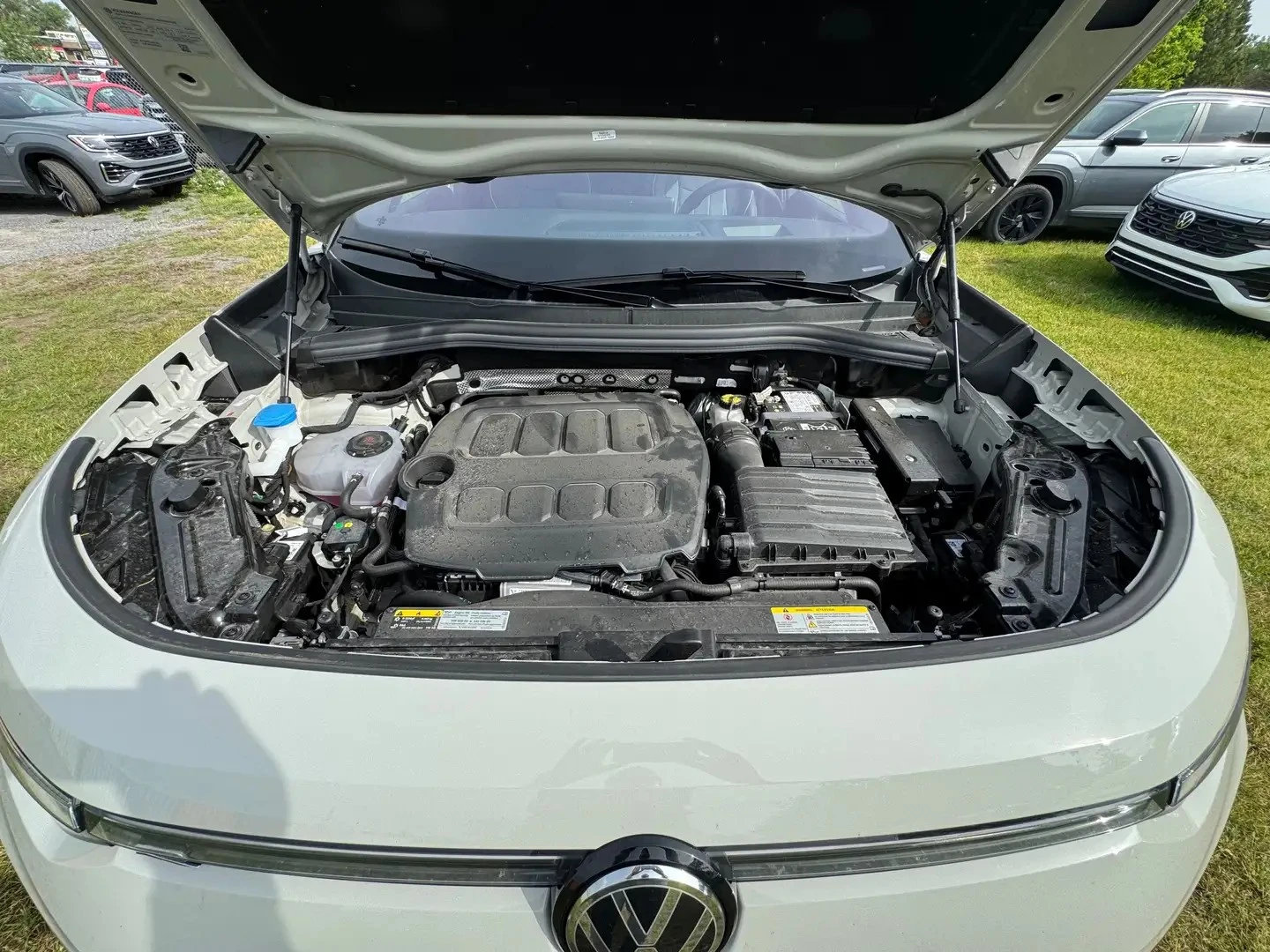 VW Tiguan R-LINE* HIGHLINE * AвтоКредит * (ЦЕНА ДО БГ), снимка 8 - Автомобили и джипове - 54895761