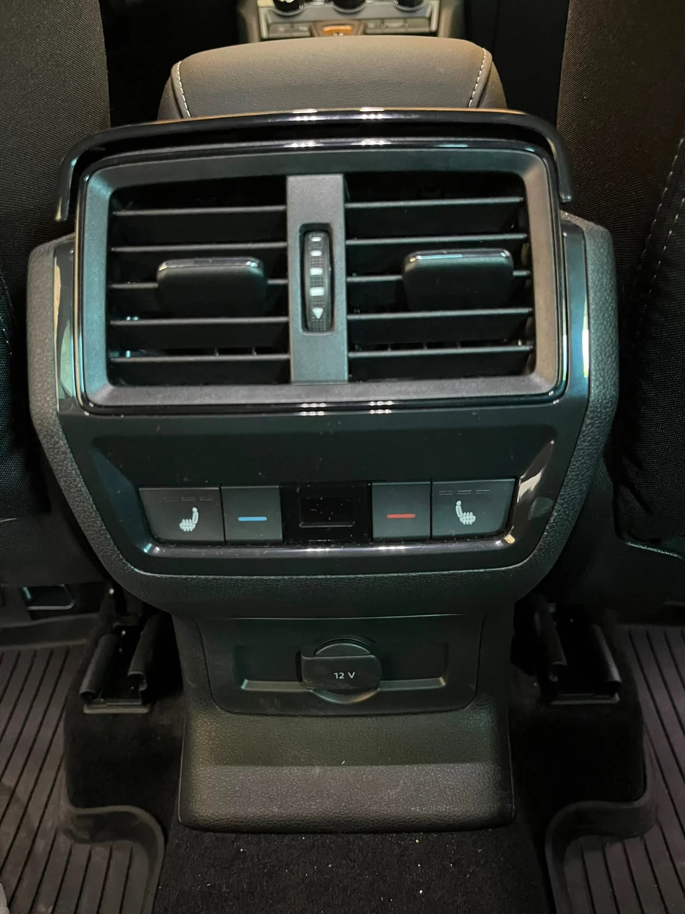 Skoda Karoq, снимка 11 - Автомобили и джипове - 54910346