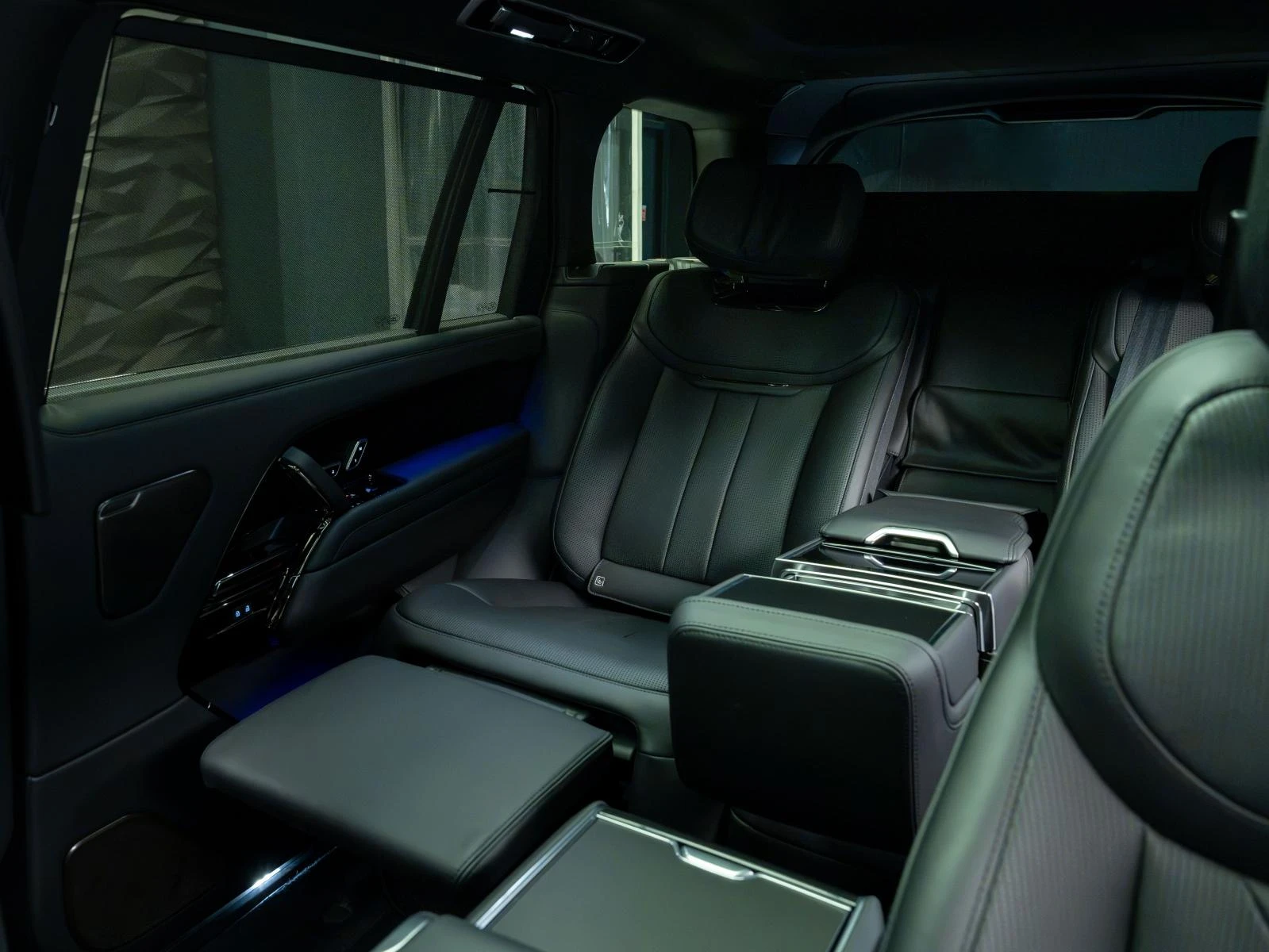 Land Rover Range rover SV * Autobiography LWB* Pano* Meridian, снимка 10 - Автомобили и джипове - 55517343