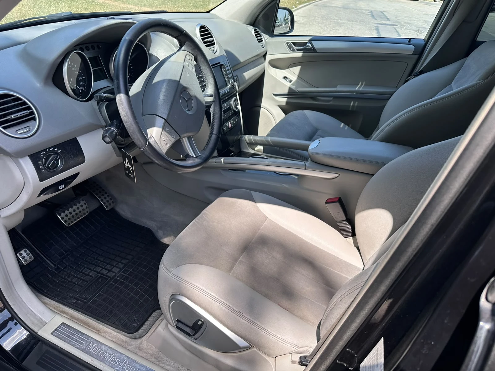 Mercedes-Benz ML 320 CDI 4Matic* AMG* Панорама* Подгрев, снимка 6 - Автомобили и джипове - 55655400