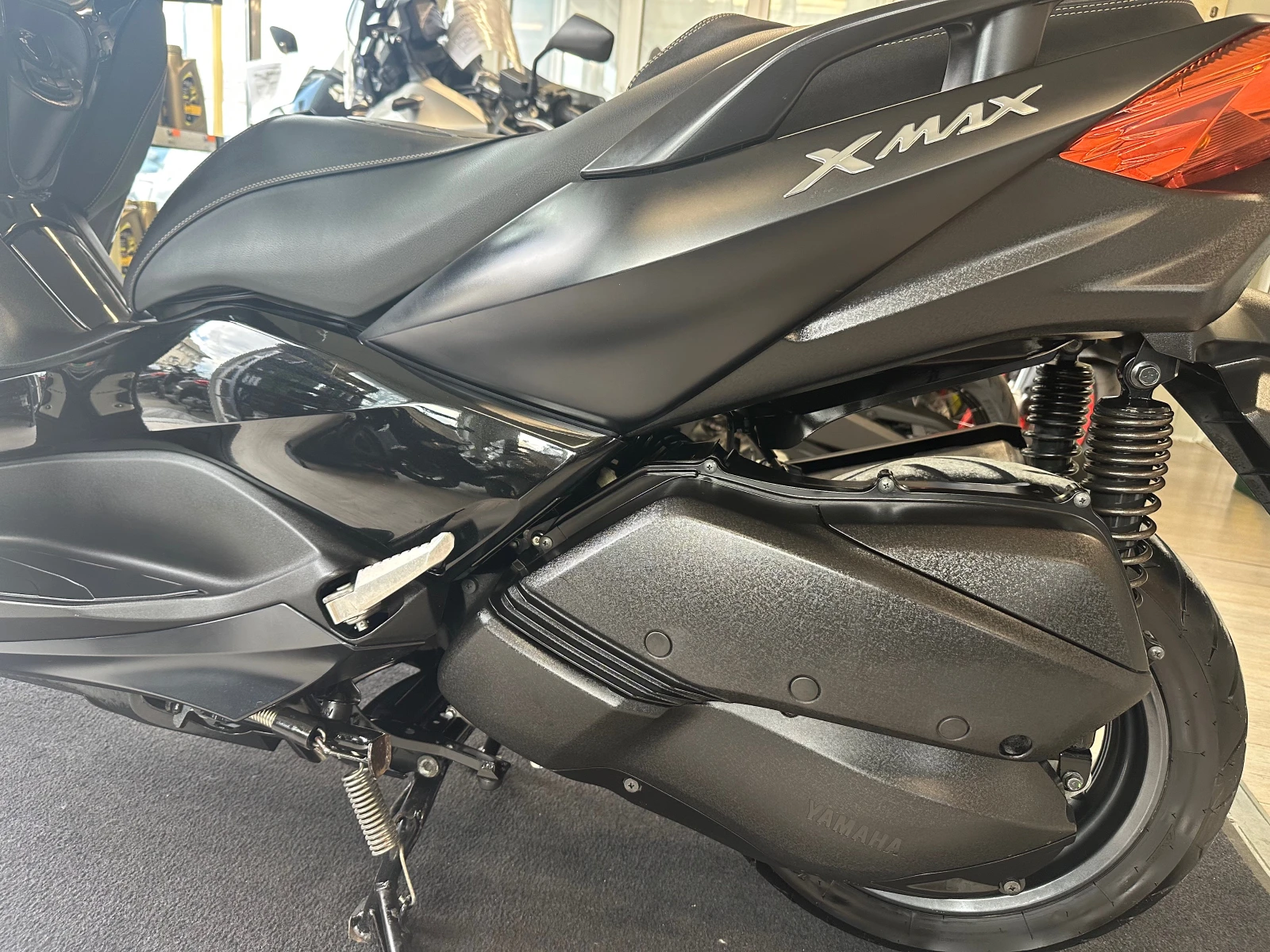 Yamaha X-max 300i Iron Max ABS/TC/LED 2020г., снимка 13 - Мотоциклети и мототехника - 54149237